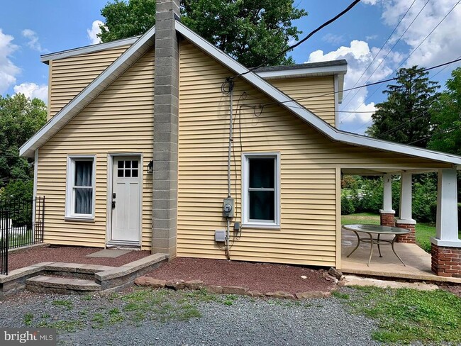 Building Photo - 483 Alleghenyville Rd