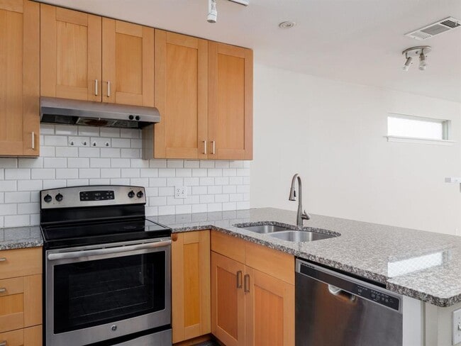 Building Photo - Charming 2 bd 2 bath Condo in Travis Oaks ...
