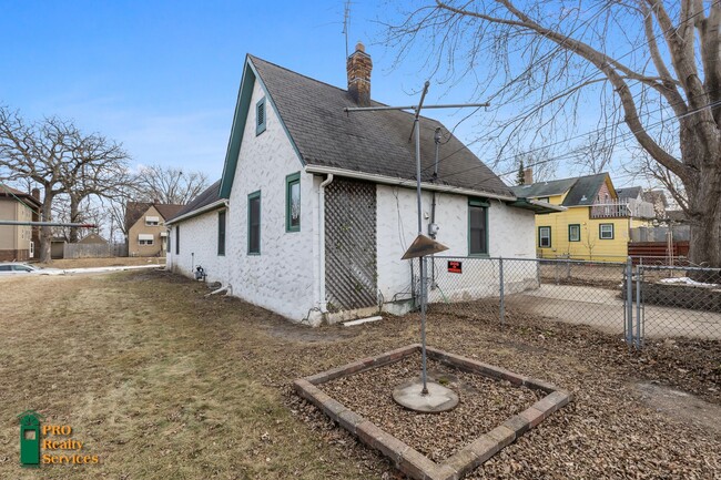 Building Photo - 3 Bedroom Home in South Saint Paul