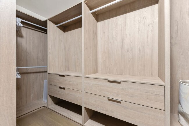 Building Photo - Park Lane 5305 - 3BR w/Swimming Pool and Yard!