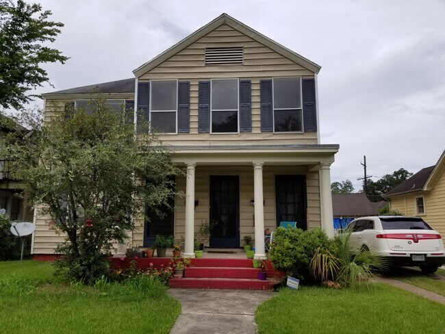 Building Photo - 2454 South Street