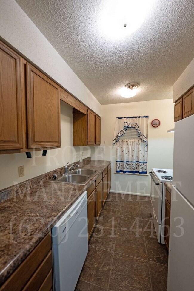 Building Photo - Charming 2-Bedroom Oasis in the Heart of Coffeyville