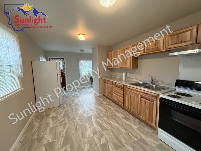 Building Photo - One level 2 Bed 1 Bath Single Family with Many Updates