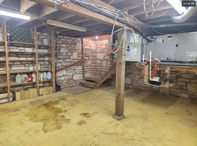 Building Photo - FOR LEASE!!!!!!!!!!