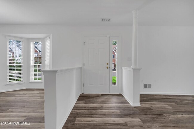 Building Photo - 2 Charles Ct