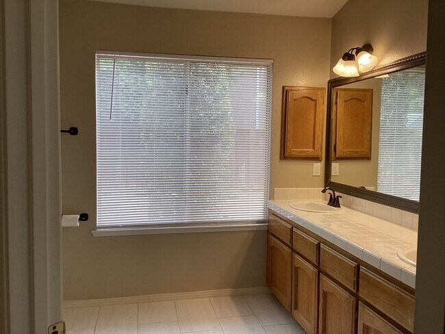 Building Photo - 9615 N Buttonwood Ct