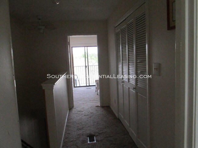 Building Photo - 60 Sandprints Dr
