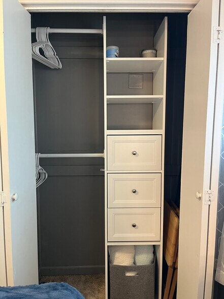 Building Photo - 1919 Spring St