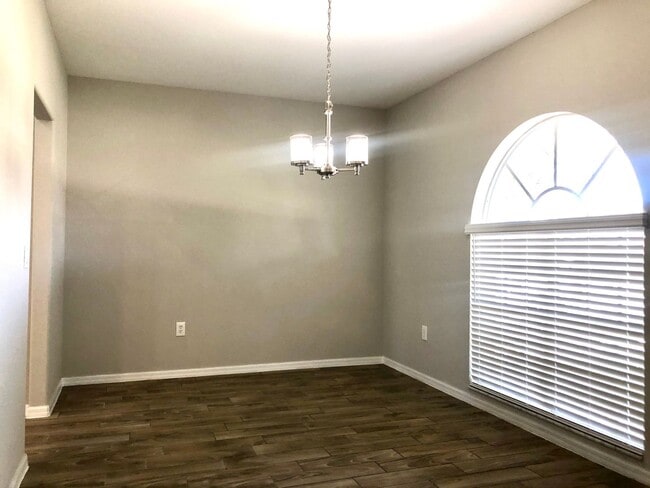 Building Photo - Wonderful 3/2 home in ORLANDO - GOLF COURS...