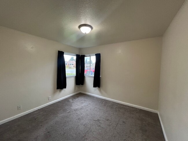 Building Photo - Great Location! 3 bed/ 1BA W/ Garage in Tacoma!