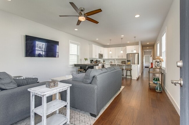 Building Photo - Available Now! 4 Bed, 3.5 Bath, Convenient...