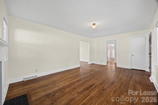 Building Photo - 216 Sylvania Ave