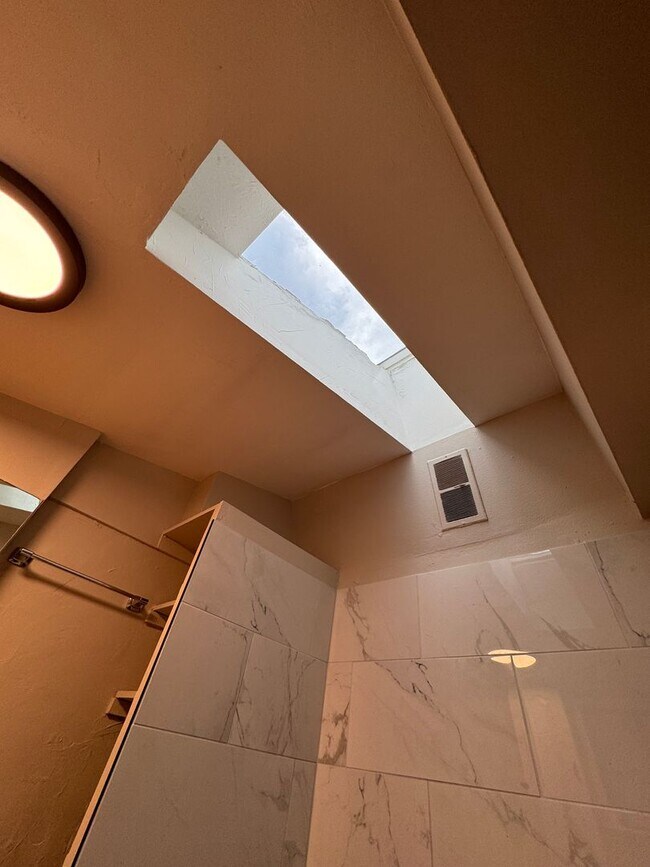 Building Photo - Manitou Springs Living!! 1 Bed 1 Bath Avai...