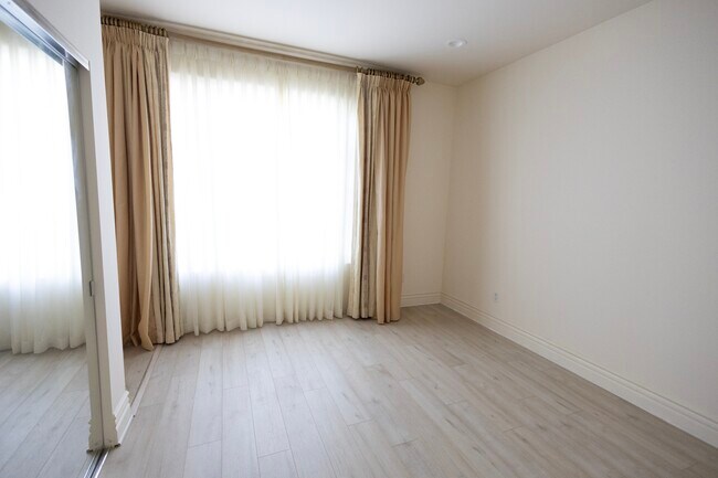 Building Photo - 10567 Holman Ave