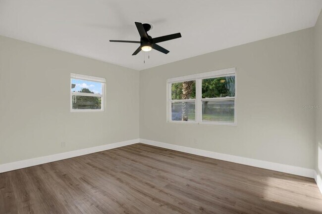 Building Photo - 1352 Parkwood St