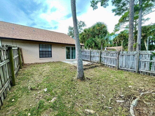 Building Photo - 827 Long Meadow Ct