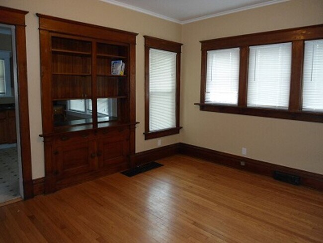 Building Photo - 1549 Bever Ave SE