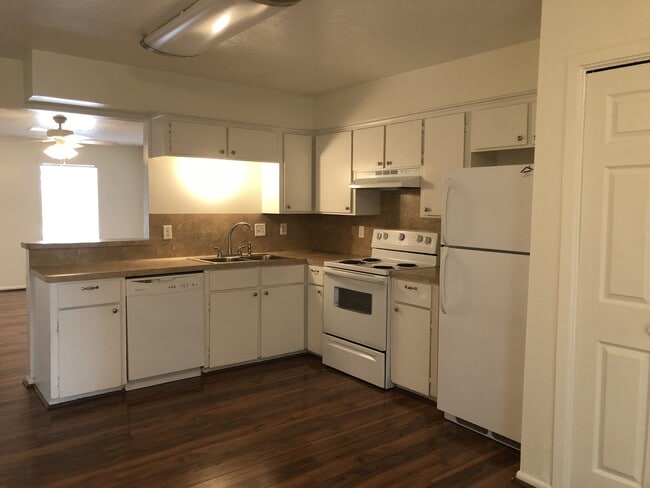 Building Photo - 2422PR