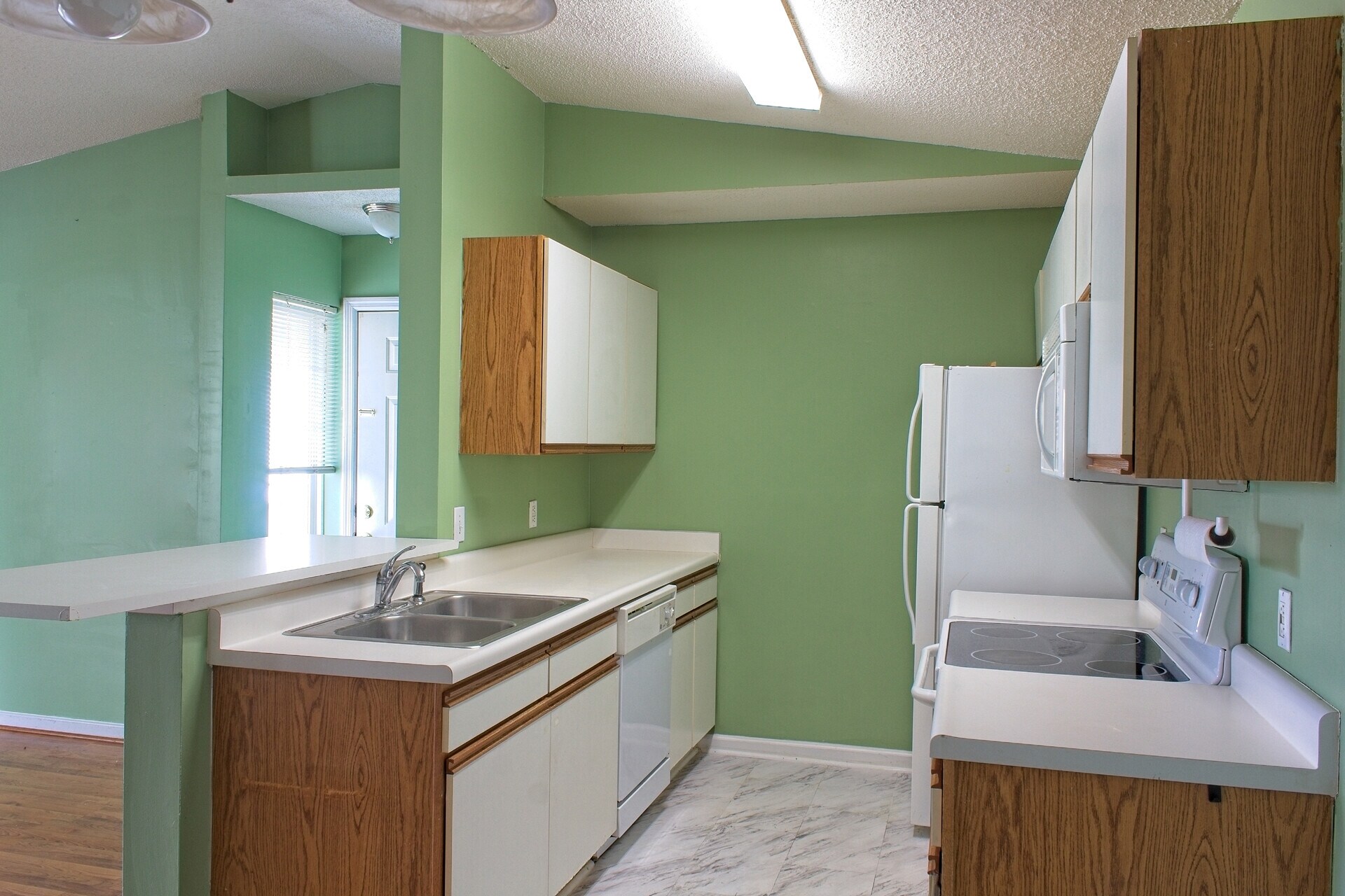 Building Photo - 2269 Essex Dr