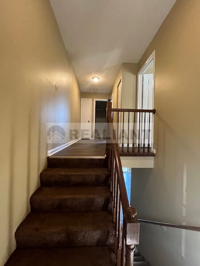 Building Photo - 1646 Foxhaven Dr