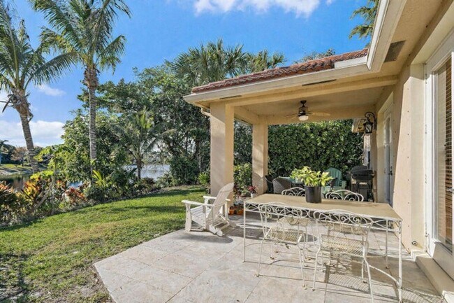 Building Photo - 6024 SE Crooked Oak Ave