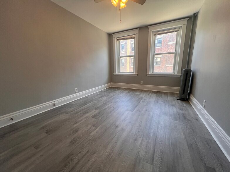 Building Photo - 376 Riverway