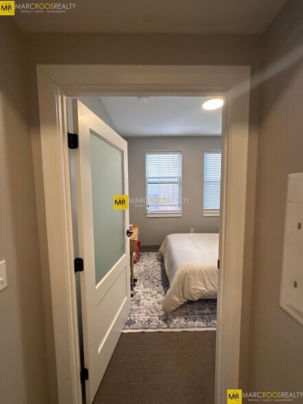Building Photo - 128 Hemenway St