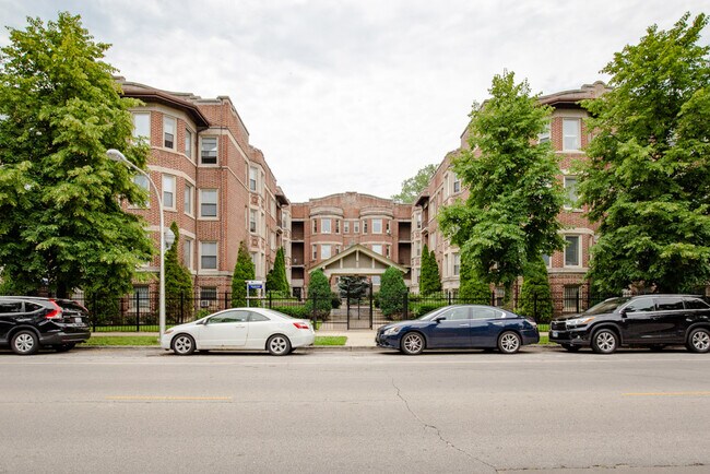 Building Photo - 427 E Oakwood Blvd