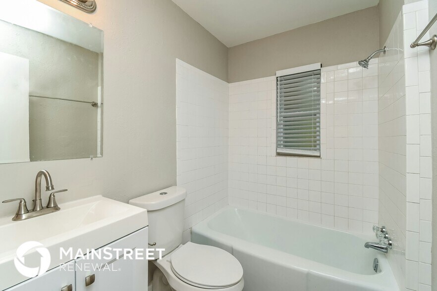 Building Photo - 5742 Norde Dr W