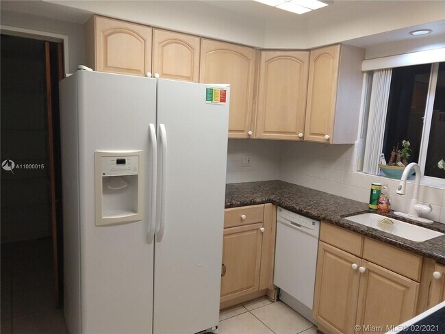 Building Photo - 9202 SW 73rd Avrd