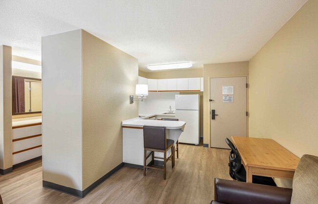 Building Photo - Furnished Studio-Milwaukee - Brookfield