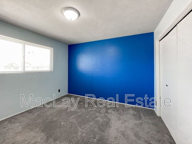 Building Photo - 1524 W 7th St