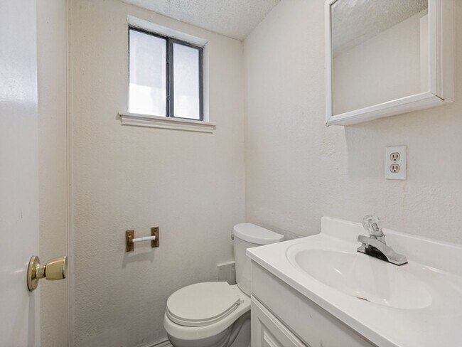 Building Photo - 1410 Arvel Cir