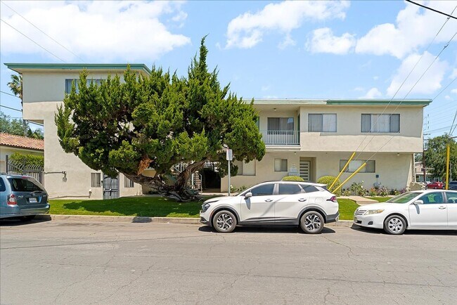 Building Photo - 5703 Hazeltine Ave