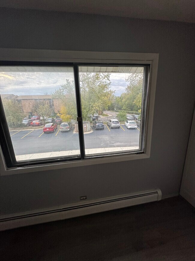 Building Photo - 2500 Bayside Dr