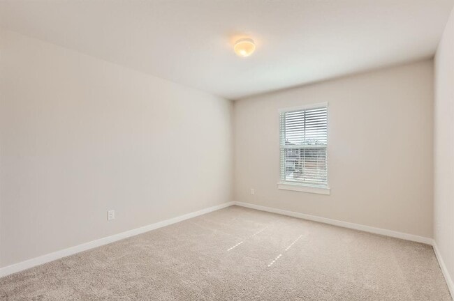 Building Photo - 2412 Lakey Cv