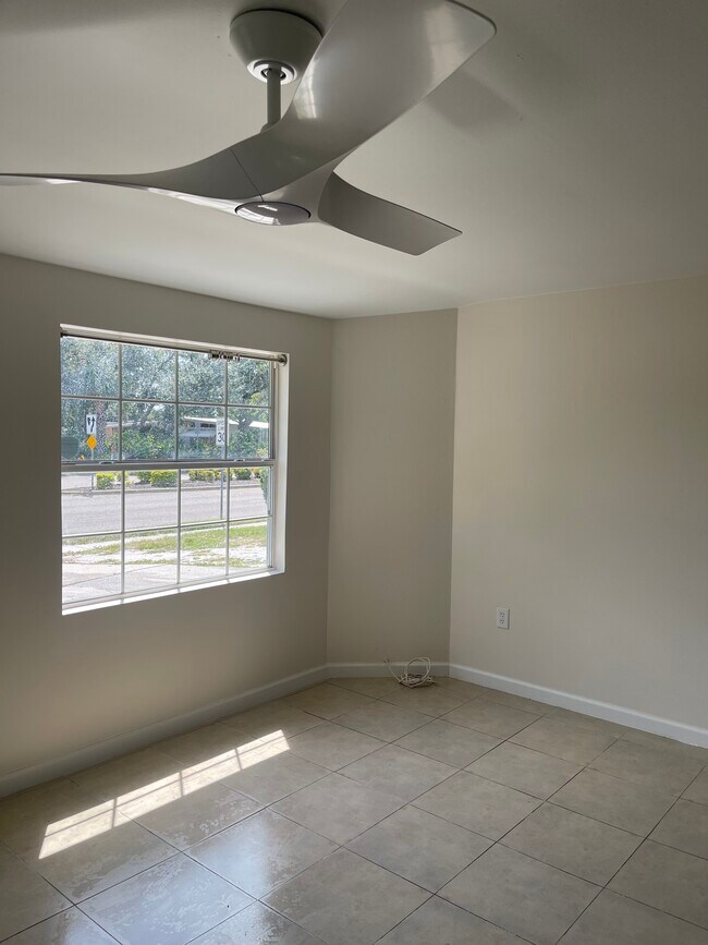 Building Photo - 2019 Bayshore Gardens Pkwy
