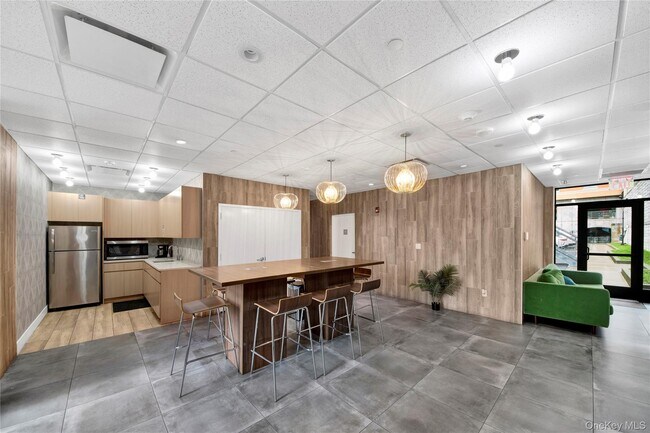 Building Photo - 625 N MacQuesten Pkwy