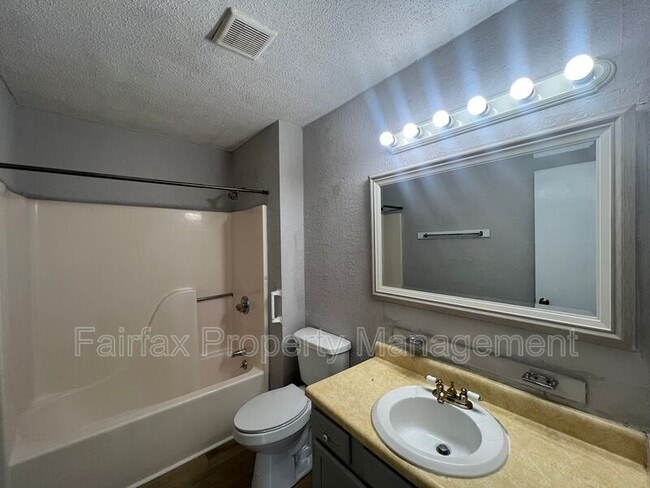 Building Photo - 227 Bridgefield Pl