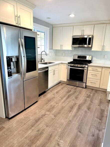 Building Photo - 714 N 179th St