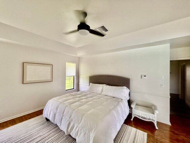 Building Photo - 325 Knotty Wood Ln