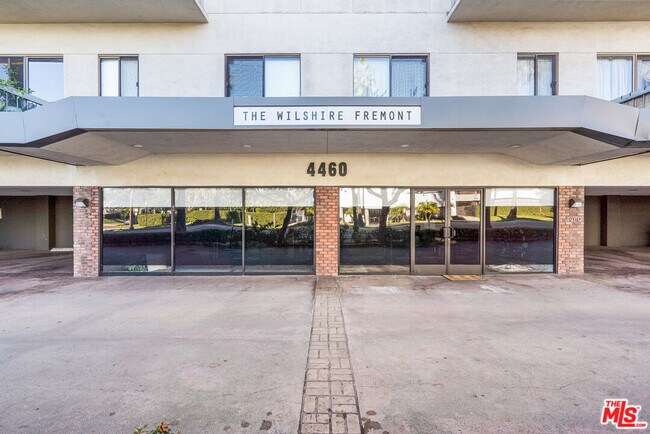 Building Photo - 4460 Wilshire Blvd