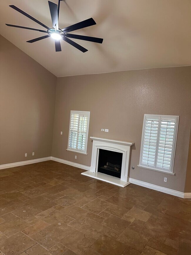 Building Photo - You have to see this yard and patio in the Vineyard subdivision in Northwest Hanford