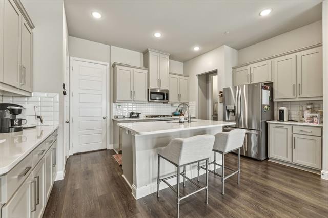 Building Photo - 4937 Barcelona Ave