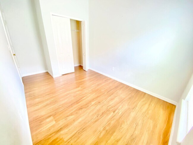 Building Photo - Stunning Lake View Home in Waterside Estate!