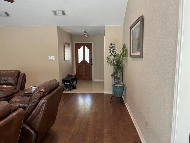 Building Photo - 6401 Woodcrest Dr