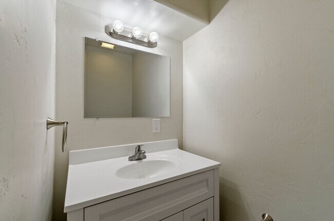 Building Photo - Centrally located - Remodeled Home