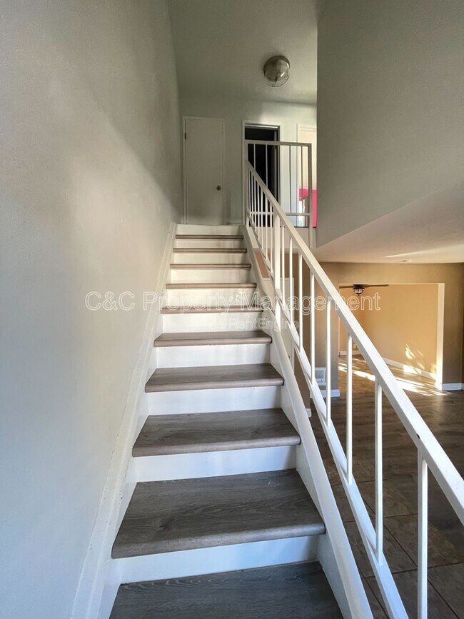 Building Photo - 8075 Caminito de Pizza