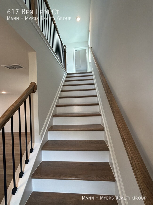 Building Photo - 617 Ben Ledi Ct