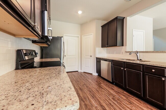 Building Photo - 2928 Parker Dr